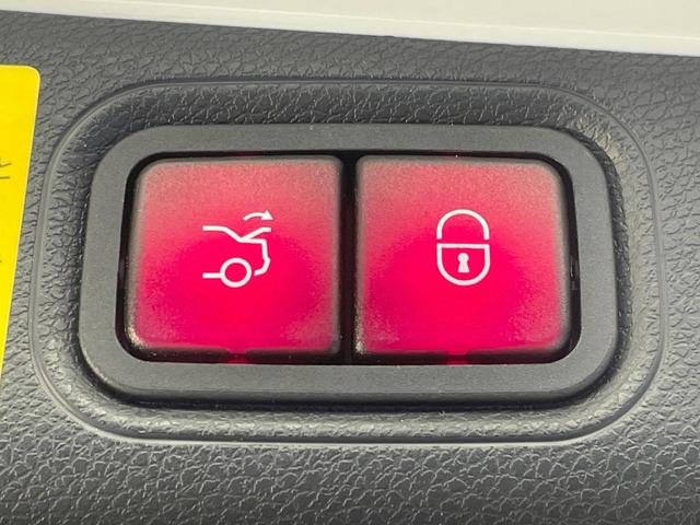 Ｅクラス Ｅ２２０ｄ　アバンギャルド　スポーツ　レザーエクスクルーシブＰＫＧ　パノラミックスライディングルーフ　レーダークルーズコントロール　３６０度カメラ　ブラインドアウポットアシスト　全席シートヒーター　前席パワーシート　純正ナビ　禁煙車（45枚目）
