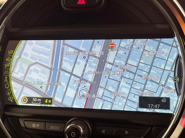 ＭＩＮＩ クーパーＳ　５ドア　純正ナビ　Ｂｌｕｅｔｏｏｔｈ　コンフォートアクセス　ＬＥＤヘッドランプ　純正１６インチアルミホイール　アイドリングストップ　横滑り防止装置　盗難防止システム　ＵＳＢ入力端子　ＥＴＣ　禁煙車（4枚目）