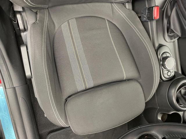 ＭＩＮＩ クーパーＳ　５ドア　純正ナビ　Ｂｌｕｅｔｏｏｔｈ　コンフォートアクセス　ＬＥＤヘッドランプ　純正１６インチアルミホイール　アイドリングストップ　横滑り防止装置　盗難防止システム　ＵＳＢ入力端子　ＥＴＣ　禁煙車（37枚目）