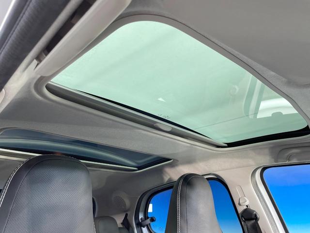 スマートフォーフォー ＢＲＡＢＵＳ　エクスクルーシブ　パノラミックガラスルーフ　バックカメラ　ＬＥＤヘッド　クルーズコントロール　フルセグＴＶ　前席シートヒーター　Ｂｌｕｅｔｏｏｔｈ　禁煙車　ＥＴＣ　純正１７インチアルミホイール　アイドリングストップ（4枚目）