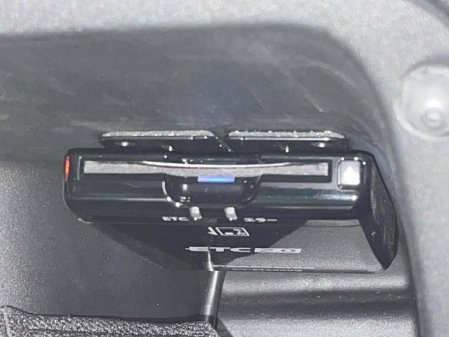 スマートフォーフォー ＢＲＡＢＵＳ　エクスクルーシブ　パノラミックガラスルーフ　バックカメラ　ＬＥＤヘッド　クルーズコントロール　フルセグＴＶ　前席シートヒーター　Ｂｌｕｅｔｏｏｔｈ　禁煙車　ＥＴＣ　純正１７インチアルミホイール　アイドリングストップ（8枚目）