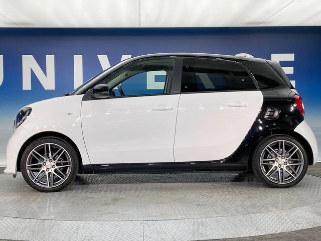 スマートフォーフォー ＢＲＡＢＵＳ　エクスクルーシブ　パノラミックガラスルーフ　バックカメラ　ＬＥＤヘッド　クルーズコントロール　フルセグＴＶ　前席シートヒーター　Ｂｌｕｅｔｏｏｔｈ　禁煙車　ＥＴＣ　純正１７インチアルミホイール　アイドリングストップ（21枚目）