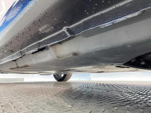 スマートフォーフォー ＢＲＡＢＵＳ　エクスクルーシブ　パノラミックガラスルーフ　バックカメラ　ＬＥＤヘッド　クルーズコントロール　フルセグＴＶ　前席シートヒーター　Ｂｌｕｅｔｏｏｔｈ　禁煙車　ＥＴＣ　純正１７インチアルミホイール　アイドリングストップ（27枚目）