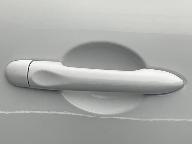 スマートフォーフォー ＢＲＡＢＵＳ　エクスクルーシブ　パノラミックガラスルーフ　バックカメラ　ＬＥＤヘッド　クルーズコントロール　フルセグＴＶ　前席シートヒーター　Ｂｌｕｅｔｏｏｔｈ　禁煙車　ＥＴＣ　純正１７インチアルミホイール　アイドリングストップ（40枚目）