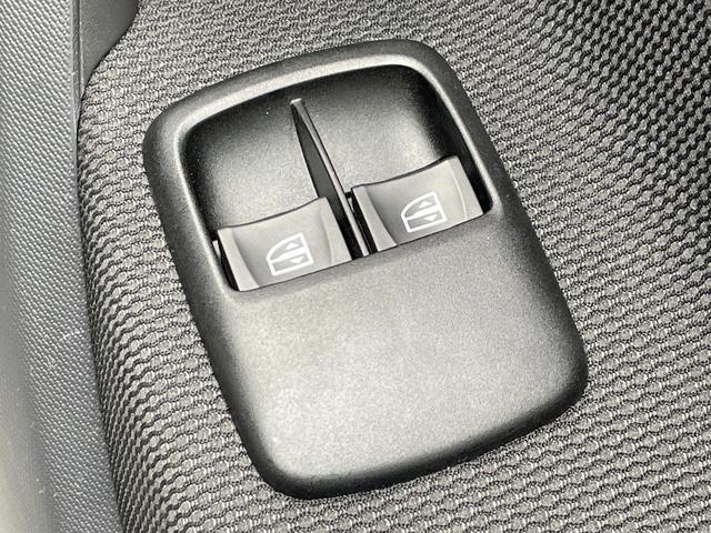 スマートフォーフォー ＢＲＡＢＵＳ　エクスクルーシブ　パノラミックガラスルーフ　バックカメラ　ＬＥＤヘッド　クルーズコントロール　フルセグＴＶ　前席シートヒーター　Ｂｌｕｅｔｏｏｔｈ　禁煙車　ＥＴＣ　純正１７インチアルミホイール　アイドリングストップ（42枚目）