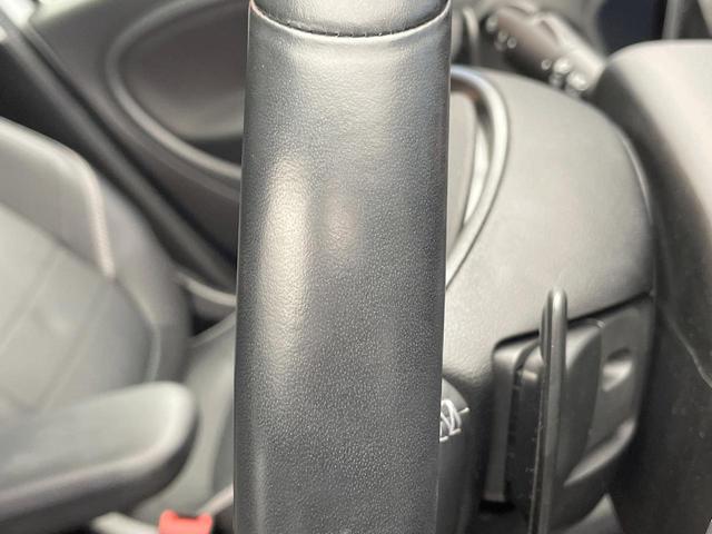 スマートフォーフォー ＢＲＡＢＵＳ　エクスクルーシブ　パノラミックガラスルーフ　バックカメラ　ＬＥＤヘッド　クルーズコントロール　フルセグＴＶ　前席シートヒーター　Ｂｌｕｅｔｏｏｔｈ　禁煙車　ＥＴＣ　純正１７インチアルミホイール　アイドリングストップ（43枚目）