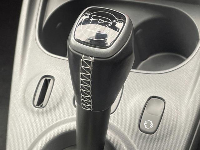 スマートフォーフォー ＢＲＡＢＵＳ　エクスクルーシブ　パノラミックガラスルーフ　バックカメラ　ＬＥＤヘッド　クルーズコントロール　フルセグＴＶ　前席シートヒーター　Ｂｌｕｅｔｏｏｔｈ　禁煙車　ＥＴＣ　純正１７インチアルミホイール　アイドリングストップ（44枚目）