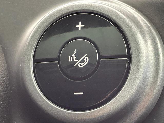 スマートフォーフォー ＢＲＡＢＵＳ　エクスクルーシブ　パノラミックガラスルーフ　バックカメラ　ＬＥＤヘッド　クルーズコントロール　フルセグＴＶ　前席シートヒーター　Ｂｌｕｅｔｏｏｔｈ　禁煙車　ＥＴＣ　純正１７インチアルミホイール　アイドリングストップ（51枚目）