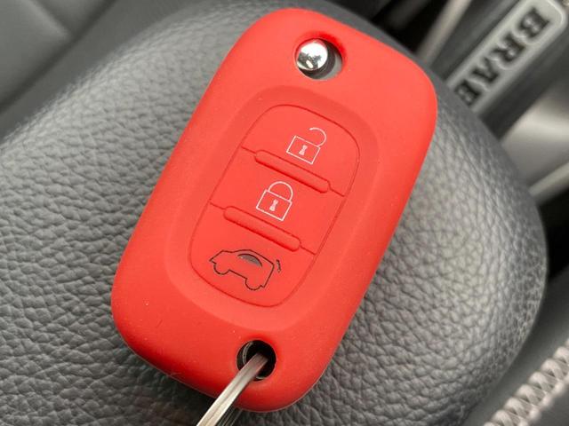 スマートフォーフォー ＢＲＡＢＵＳ　エクスクルーシブ　パノラミックガラスルーフ　バックカメラ　ＬＥＤヘッド　クルーズコントロール　フルセグＴＶ　前席シートヒーター　Ｂｌｕｅｔｏｏｔｈ　禁煙車　ＥＴＣ　純正１７インチアルミホイール　アイドリングストップ（62枚目）