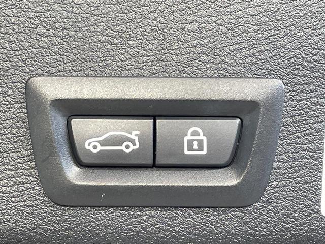 ●電動リアゲート：ワンタッチでリアゲートの開閉ができ、荷物などで両手が塞がっている状態でも簡単に開閉ができる便利機能です。