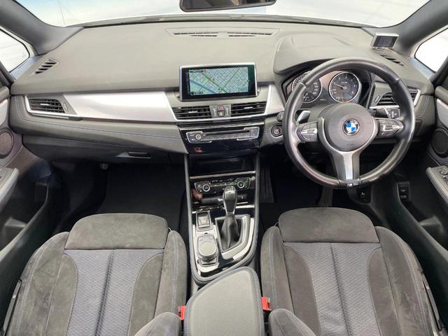 ２シリーズ ２１８ｄアクティブツアラー　Ｍスポーツ　パーキングサポートパッケージ　コンフォートパッケージ　インテリジェントセーフティ　Ｂｌｕｅｔｏｏｔｈ　バックカメラ　クリアランスソナー　コンフォートアクセス　純正１８インチＡＷ　ＥＴＣ　禁煙車（2枚目）