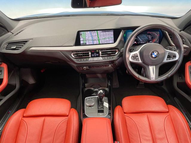 １シリーズ １１８ｄ　Ｍスポーツ　プラスパッケージ　ｉＤｒｉｖｅナビゲーションパッケージ　赤革シート　レーダークルーズ　純正ナビ　ＡｐｐｌｅＣａｒＰｌａｙ　バックカメラ　クリアランスソナー　コンフォートアクセス　ＥＴＣ車載器　禁煙車（2枚目）