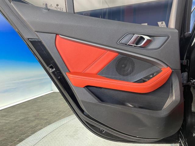 １シリーズ １１８ｄ　Ｍスポーツ　プラスパッケージ　ｉＤｒｉｖｅナビゲーションパッケージ　赤革シート　レーダークルーズ　純正ナビ　ＡｐｐｌｅＣａｒＰｌａｙ　バックカメラ　クリアランスソナー　コンフォートアクセス　ＥＴＣ車載器　禁煙車（35枚目）