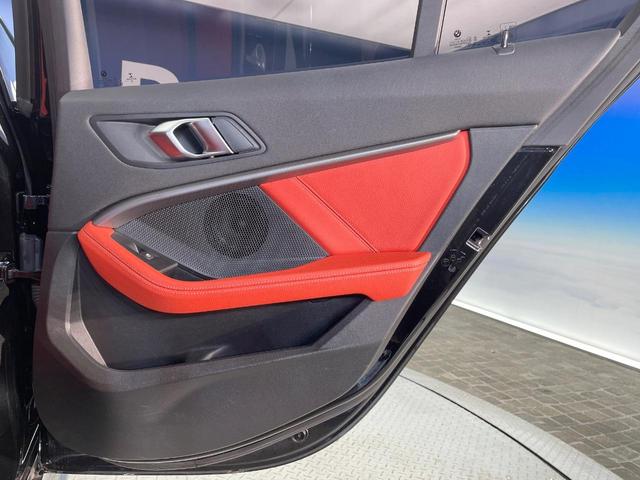 １シリーズ １１８ｄ　Ｍスポーツ　プラスパッケージ　ｉＤｒｉｖｅナビゲーションパッケージ　赤革シート　レーダークルーズ　純正ナビ　ＡｐｐｌｅＣａｒＰｌａｙ　バックカメラ　クリアランスソナー　コンフォートアクセス　ＥＴＣ車載器　禁煙車（36枚目）