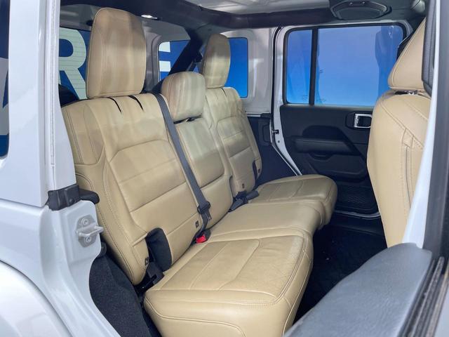 ジープ・ラングラーアンリミテッド サハラ ローンチエディション アップルカープレイ バックカメラ オートクルーズコントロール 前席シートヒーター ALPINE製スピーカー ブラインドスポットアシスト ステアリングヒーター 純正ナビ LEDヘッドライト 禁煙車(10枚目)