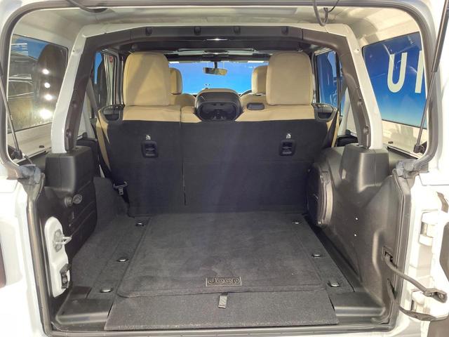 ジープ・ラングラーアンリミテッド サハラ ローンチエディション アップルカープレイ バックカメラ オートクルーズコントロール 前席シートヒーター ALPINE製スピーカー ブラインドスポットアシスト ステアリングヒーター 純正ナビ LEDヘッドライト 禁煙車(11枚目)