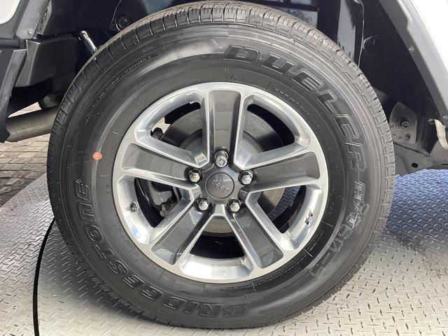 ジープ・ラングラーアンリミテッド サハラ ローンチエディション アップルカープレイ バックカメラ オートクルーズコントロール 前席シートヒーター ALPINE製スピーカー ブラインドスポットアシスト ステアリングヒーター 純正ナビ LEDヘッドライト 禁煙車(29枚目)