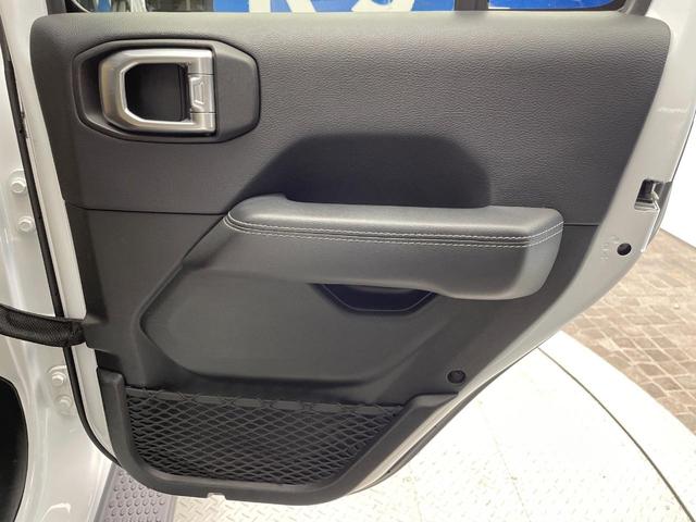 ジープ・ラングラーアンリミテッド サハラ ローンチエディション アップルカープレイ バックカメラ オートクルーズコントロール 前席シートヒーター ALPINE製スピーカー ブラインドスポットアシスト ステアリングヒーター 純正ナビ LEDヘッドライト 禁煙車(34枚目)