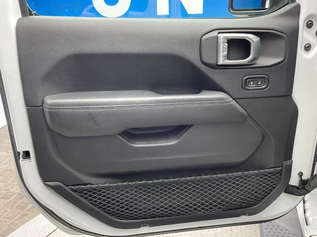 ジープ・ラングラーアンリミテッド サハラ ローンチエディション アップルカープレイ バックカメラ オートクルーズコントロール 前席シートヒーター ALPINE製スピーカー ブラインドスポットアシスト ステアリングヒーター 純正ナビ LEDヘッドライト 禁煙車(35枚目)