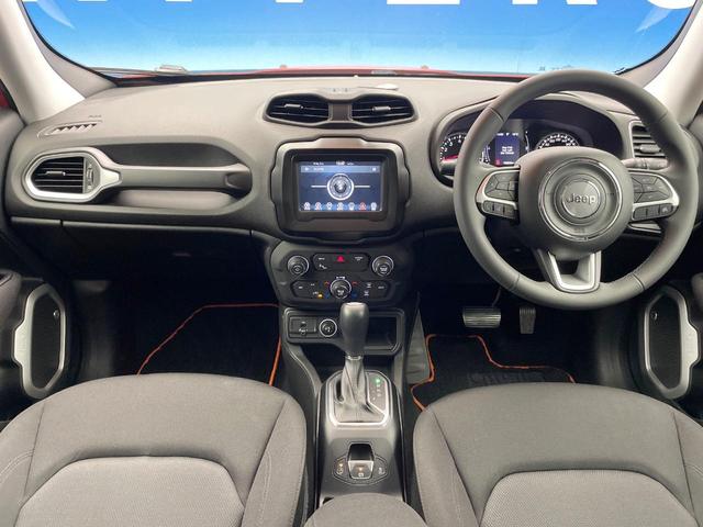 ジープ・レネゲード ロンジチュード　アップルカープレイ　バックカメラ　Ｂｅａｔｓサウンドシステム　オートクルーズコントロール　コーナーセンサー　７インチタッチモニター　３．５インチモノクロマルチビューディスプレイ　純正１６インチＡＷ（2枚目）