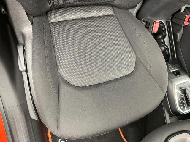 ジープ・レネゲード ロンジチュード　アップルカープレイ　バックカメラ　Ｂｅａｔｓサウンドシステム　オートクルーズコントロール　コーナーセンサー　７インチタッチモニター　３．５インチモノクロマルチビューディスプレイ　純正１６インチＡＷ（37枚目）