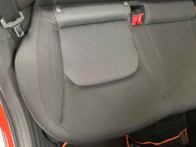 ジープ・レネゲード ロンジチュード　アップルカープレイ　バックカメラ　Ｂｅａｔｓサウンドシステム　オートクルーズコントロール　コーナーセンサー　７インチタッチモニター　３．５インチモノクロマルチビューディスプレイ　純正１６インチＡＷ（39枚目）