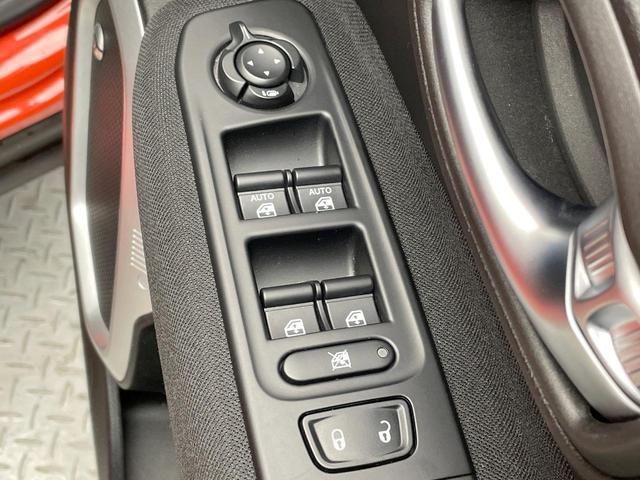 ジープ・レネゲード ロンジチュード　アップルカープレイ　バックカメラ　Ｂｅａｔｓサウンドシステム　オートクルーズコントロール　コーナーセンサー　７インチタッチモニター　３．５インチモノクロマルチビューディスプレイ　純正１６インチＡＷ（42枚目）