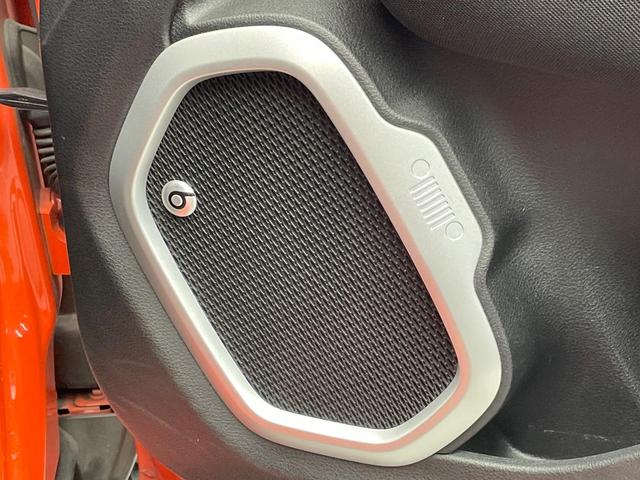 ジープ・レネゲード ロンジチュード　アップルカープレイ　バックカメラ　Ｂｅａｔｓサウンドシステム　オートクルーズコントロール　コーナーセンサー　７インチタッチモニター　３．５インチモノクロマルチビューディスプレイ　純正１６インチＡＷ（43枚目）
