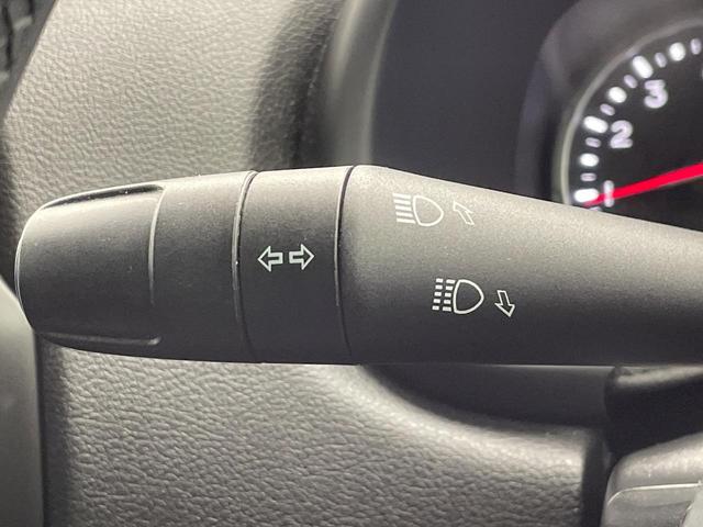 ジープ・レネゲード ロンジチュード　アップルカープレイ　バックカメラ　Ｂｅａｔｓサウンドシステム　オートクルーズコントロール　コーナーセンサー　７インチタッチモニター　３．５インチモノクロマルチビューディスプレイ　純正１６インチＡＷ（55枚目）