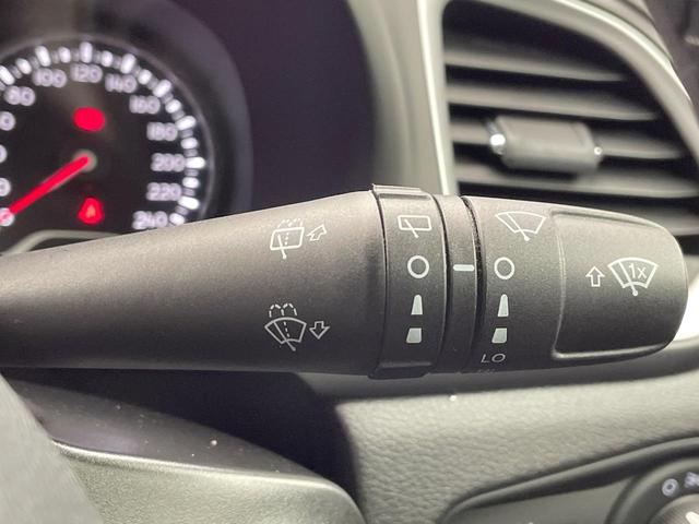 ジープ・レネゲード ロンジチュード　アップルカープレイ　バックカメラ　Ｂｅａｔｓサウンドシステム　オートクルーズコントロール　コーナーセンサー　７インチタッチモニター　３．５インチモノクロマルチビューディスプレイ　純正１６インチＡＷ（56枚目）