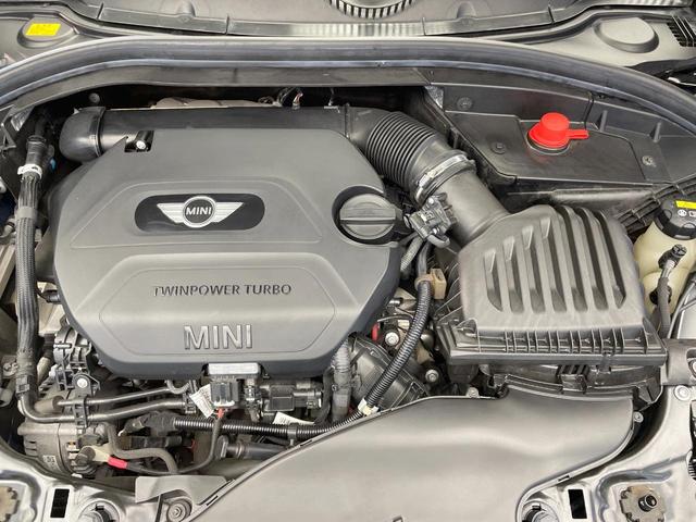 ＭＩＮＩ クーパーＳＤ　クラブマン　ペッパーパッケージ　レーダークルーズ　純正ナビ　Ｂｌｕｅｔｏｏｔｈ　バックカメラ　パークディスタンスコントロール　コンフォートアクセス　ＬＥＤヘッドランプ　純正１７インチＡＷ　ＥＴＣ車載器　禁煙車（19枚目）