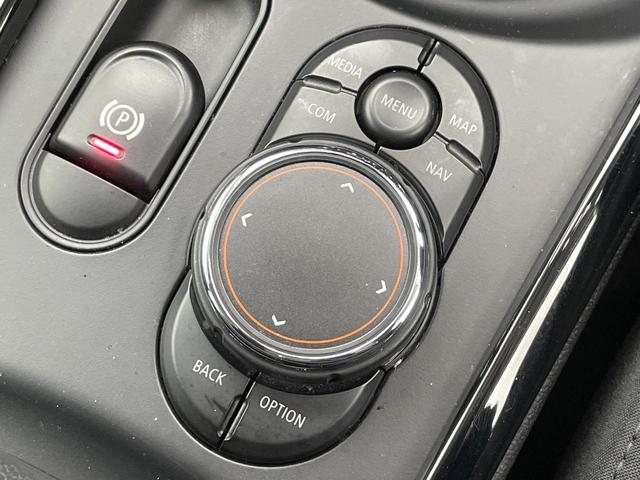 ＭＩＮＩ クーパーＳＤ　クラブマン　ペッパーパッケージ　レーダークルーズ　純正ナビ　Ｂｌｕｅｔｏｏｔｈ　バックカメラ　パークディスタンスコントロール　コンフォートアクセス　ＬＥＤヘッドランプ　純正１７インチＡＷ　ＥＴＣ車載器　禁煙車（46枚目）
