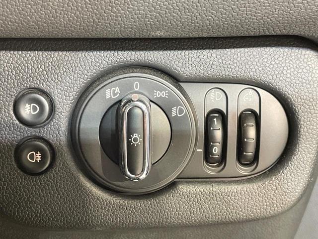 ＭＩＮＩ クーパーＳＤ　クラブマン　ペッパーパッケージ　レーダークルーズ　純正ナビ　Ｂｌｕｅｔｏｏｔｈ　バックカメラ　パークディスタンスコントロール　コンフォートアクセス　ＬＥＤヘッドランプ　純正１７インチＡＷ　ＥＴＣ車載器　禁煙車（51枚目）