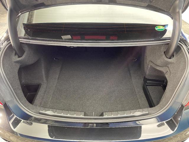 ３シリーズ ３２０ｉラグジュアリー　黒革シート　前席シートヒーター　パワーシート　純正ナビ　バックカメラ　アクティブクルーズ　インテリジェントセーフティ　ＨＩＤヘッドランプ　コンフォートアクセス　純正１７インチアルミ　ＥＴＣ　禁煙（10枚目）