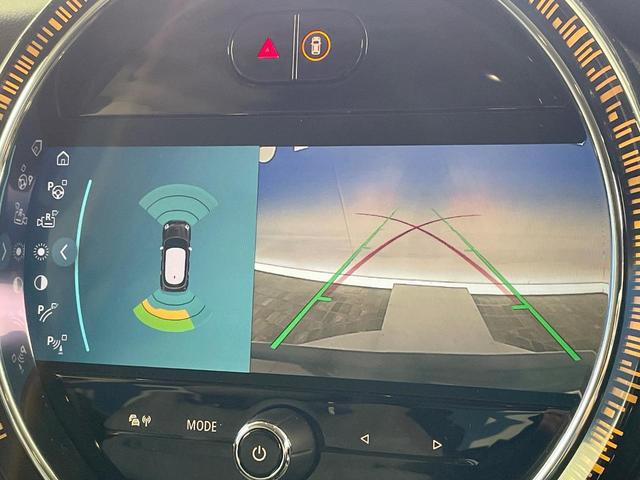 ＭＩＮＩ クーパーＳ　クラシック・トリム　クラシックトリム　純正１７インチブラック塗装ＡＷ　ＡｐｐｌｅＣａｒＰｌａｙ　前席シートヒーター　バックカメラ　クルーズコントロール　衝突被害軽減ブレーキ　ヘッドアップディスプレイ　ＥＴＣ　禁煙車（5枚目）