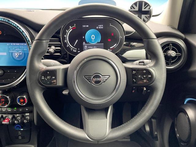 ＭＩＮＩ クーパーＳ　クラシック・トリム　クラシックトリム　純正１７インチブラック塗装ＡＷ　ＡｐｐｌｅＣａｒＰｌａｙ　前席シートヒーター　バックカメラ　クルーズコントロール　衝突被害軽減ブレーキ　ヘッドアップディスプレイ　ＥＴＣ　禁煙車（11枚目）