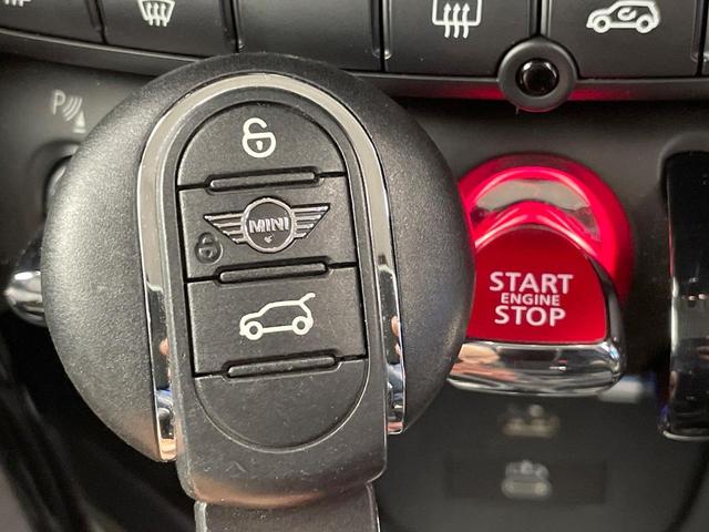 ＭＩＮＩ クーパーＳ　クラシック・トリム　クラシックトリム　純正１７インチブラック塗装ＡＷ　ＡｐｐｌｅＣａｒＰｌａｙ　前席シートヒーター　バックカメラ　クルーズコントロール　衝突被害軽減ブレーキ　ヘッドアップディスプレイ　ＥＴＣ　禁煙車（61枚目）