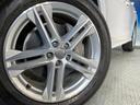 ●純正１９インチアルミホイール：輸入車ならではの卓越した走りを支えるホイールと足回りです！日本車の走りに慣れている方にもぜひ体感して頂きたいほど、高いレベルでまとまっています！