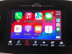 ●Ａｐｐｌｅ　Ｃａｒ　Ｐｌａｙ：スマホとの有線接続で、ナビ・オーディオ再生などスマホのアプリ機能が画面でも使える便利機能です！ 5