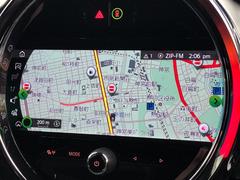 ●純正ナビ：一体感のあるナビは、高級感ある車内を演出してくれます。Ｂｌｕｅｔｏｏｔｈ再生などオーディオ機能も充実しておりますので、運転もより楽しめます♪ 4