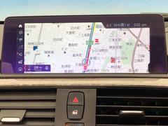 ●純正ナビ：一体感のあるナビは、高級感ある車内を演出してくれます。Ｂｌｕｅｔｏｏｔｈ再生などオーディオ機能も充実しておりますので、運転もより楽しめます♪ 4