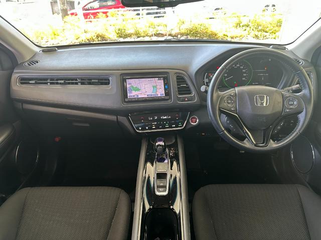 ヴェゼル ハイブリッドＸ・ホンダセンシング　ギャザズナビ／リアカメラ／スマートキー／ホンダセンシング／ＬＥＤヘッドライト／音声タイプＥＴＣ／純正１６インチアルミホイール／リアプライバシーガラス／オートエアコン（2枚目）