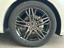 アルミホイール装着車です。見た目だけでなく、スチールホイールより軽く、燃費にも良い影響を与えてくれます。