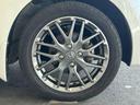 アルミホイール装着車です。見た目だけでなく、スチールホイールより軽く、燃費にも良い影響を与えてくれます。