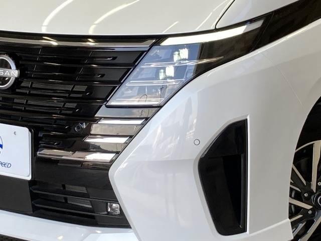 セレナ ハイウェイスターＶ　純正１２．３型ナビ　アラウンドビューカメラ　シートヒーター　ステアリングヒーター　ブラインドスポットモニター　プロパイロッド　デジタルインナーミラー　ワイヤレス充電　電動パーキングブレーキ　ＥＴＣ（20枚目）