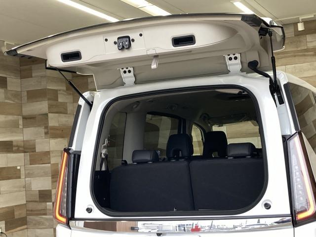 セレナ ハイウェイスターＶ　純正１２．３型ナビ　アラウンドビューカメラ　シートヒーター　ステアリングヒーター　ブラインドスポットモニター　プロパイロッド　デジタルインナーミラー　ワイヤレス充電　電動パーキングブレーキ　ＥＴＣ（67枚目）