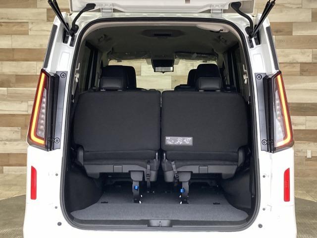 セレナ ハイウェイスターＶ　純正１２．３型ナビ　アラウンドビューカメラ　シートヒーター　ステアリングヒーター　ブラインドスポットモニター　プロパイロッド　デジタルインナーミラー　ワイヤレス充電　電動パーキングブレーキ　ＥＴＣ（69枚目）