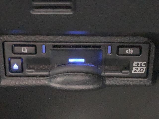 ノア Ｓ－Ｚ　ワンオーナー　純正１０．５ナビ　フリップダウンモニター　レーダークルーズコントロール　電動リアゲート　バックカメラ　両側電動スライドドア　オートハイビーム　シートヒーター　後席エアコン　スマーキー（74枚目）