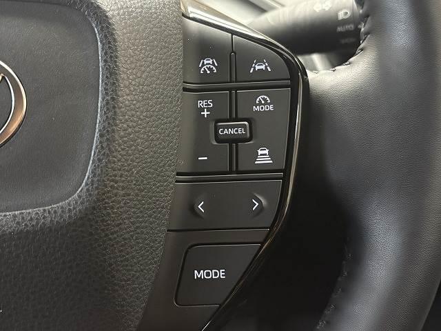プリウス Ｚ　純正１２．３型ナビ　パノラミックビューモニター　ブラインドスポットモニター　ワイヤレス充電　パーキングアシスト　ＡＣ１００Ｖ電源　レーダークルーズコントロール　電動リアゲート　シートメモリー　ＥＴＣ（6枚目）