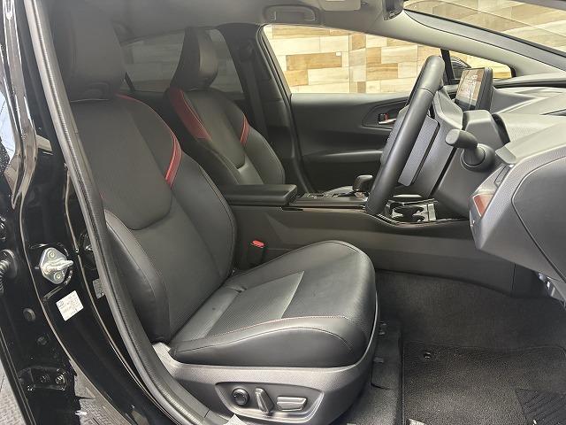 プリウス Ｚ　純正１２．３型ナビ　パノラミックビューモニター　ブラインドスポットモニター　ワイヤレス充電　パーキングアシスト　ＡＣ１００Ｖ電源　レーダークルーズコントロール　電動リアゲート　シートメモリー　ＥＴＣ（34枚目）